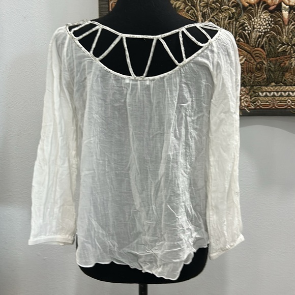 ju’s White‎ Sheer Embroidered Detail Top. Size S - Picture 5 of 13